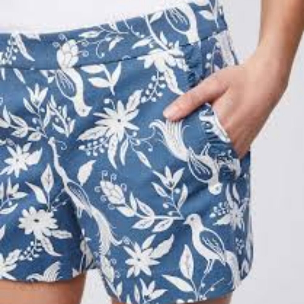 Loft Size 4 Blue & Off-White Floral w/Bird Ruffle Pocket Shorts, Exc. Like New